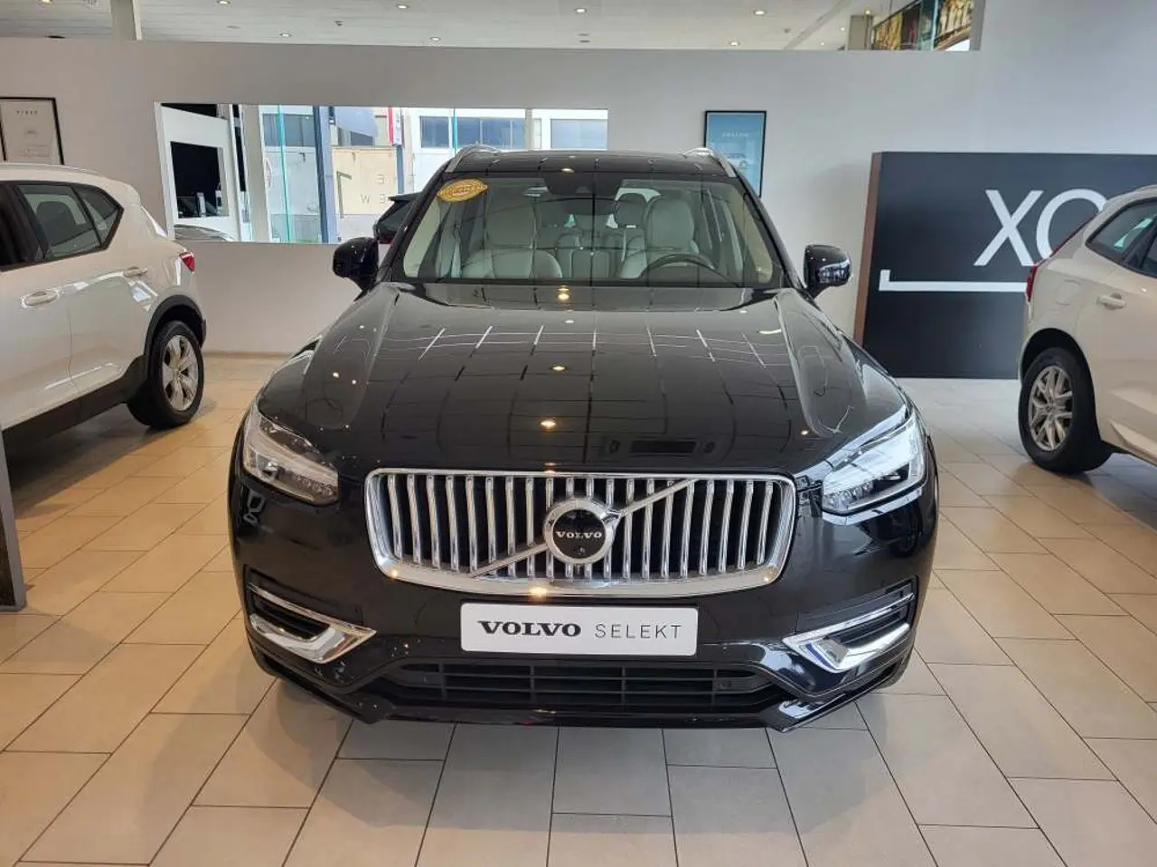 Volvo XC90 - View 2