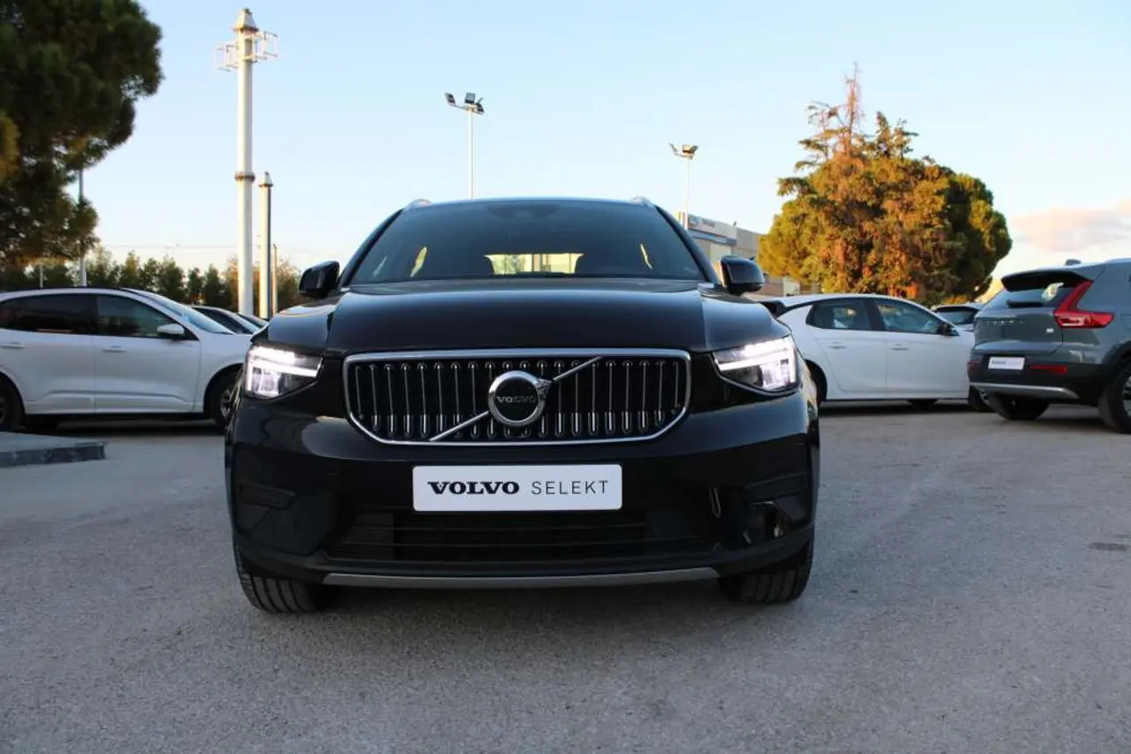 Volvo XC40 - View 2