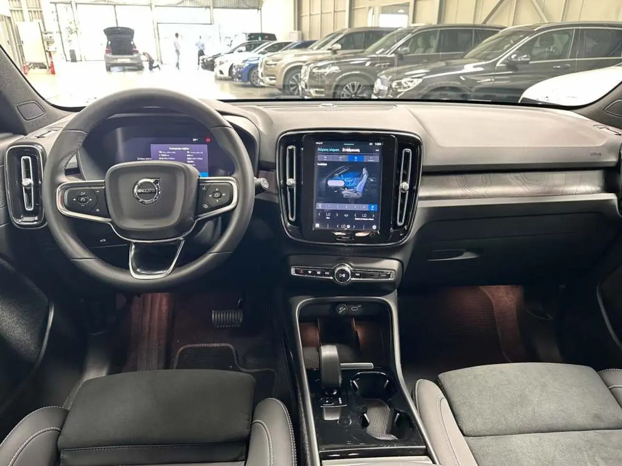 https://cdn.autoq.gr/websites/stock-center.gr/images/vehicles/volvo-xc40-5-hronia-eggyisi-eh40-plus-dark-edition-awd-mayro-2024/img_5316.jpg