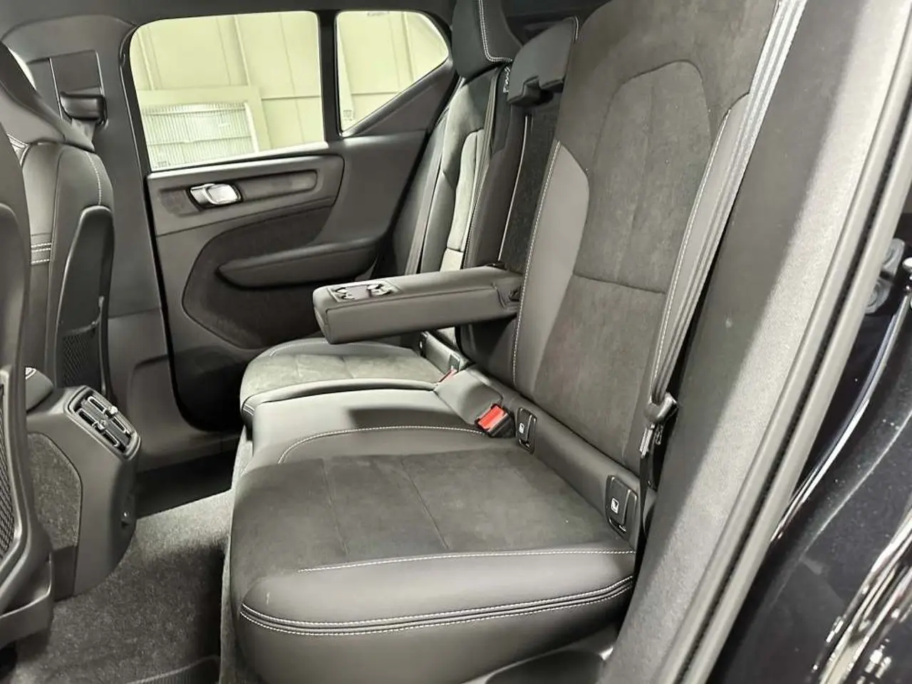 https://cdn.autoq.gr/websites/stock-center.gr/images/vehicles/volvo-xc40-5-hronia-eggyisi-eh40-plus-dark-edition-awd-mayro-2024/img_5323.jpg