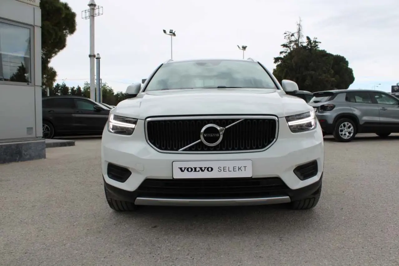 Volvo XC40 - View 2