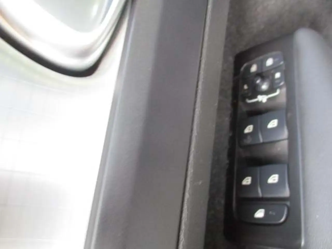 https://cdn.autoq.gr/websites/stock-center.gr/images/vehicles/volvo-xc40-5-hronia-eggyisi-momentum-t5-phev-gkri-2020/img_4214.jpg