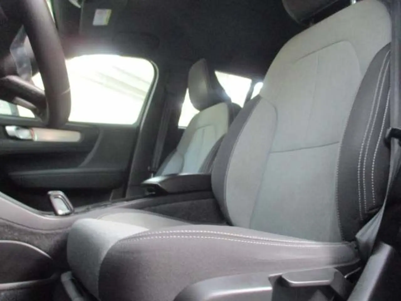https://cdn.autoq.gr/websites/stock-center.gr/images/vehicles/volvo-xc40-5-hronia-eggyisi-momentum-t5-phev-gkri-2020/img_4215.jpg