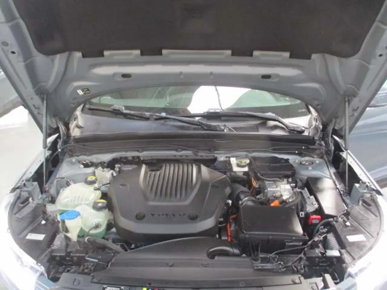 https://cdn.autoq.gr/websites/stock-center.gr/images/vehicles/volvo-xc40-5-hronia-eggyisi-momentum-t5-phev-gkri-2020/img_4218.jpg