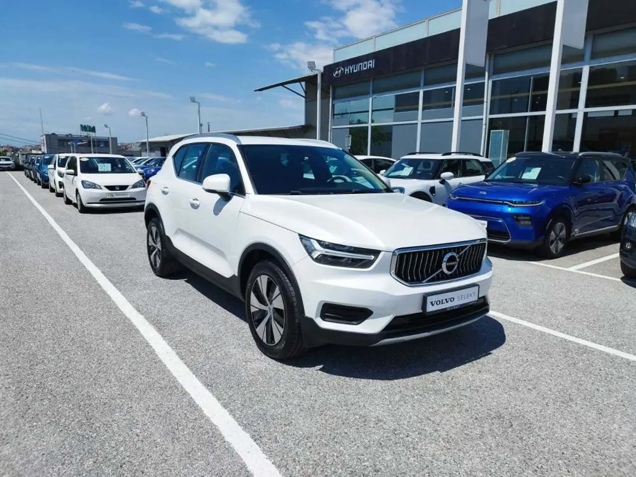 Volvo XC40 - View 1