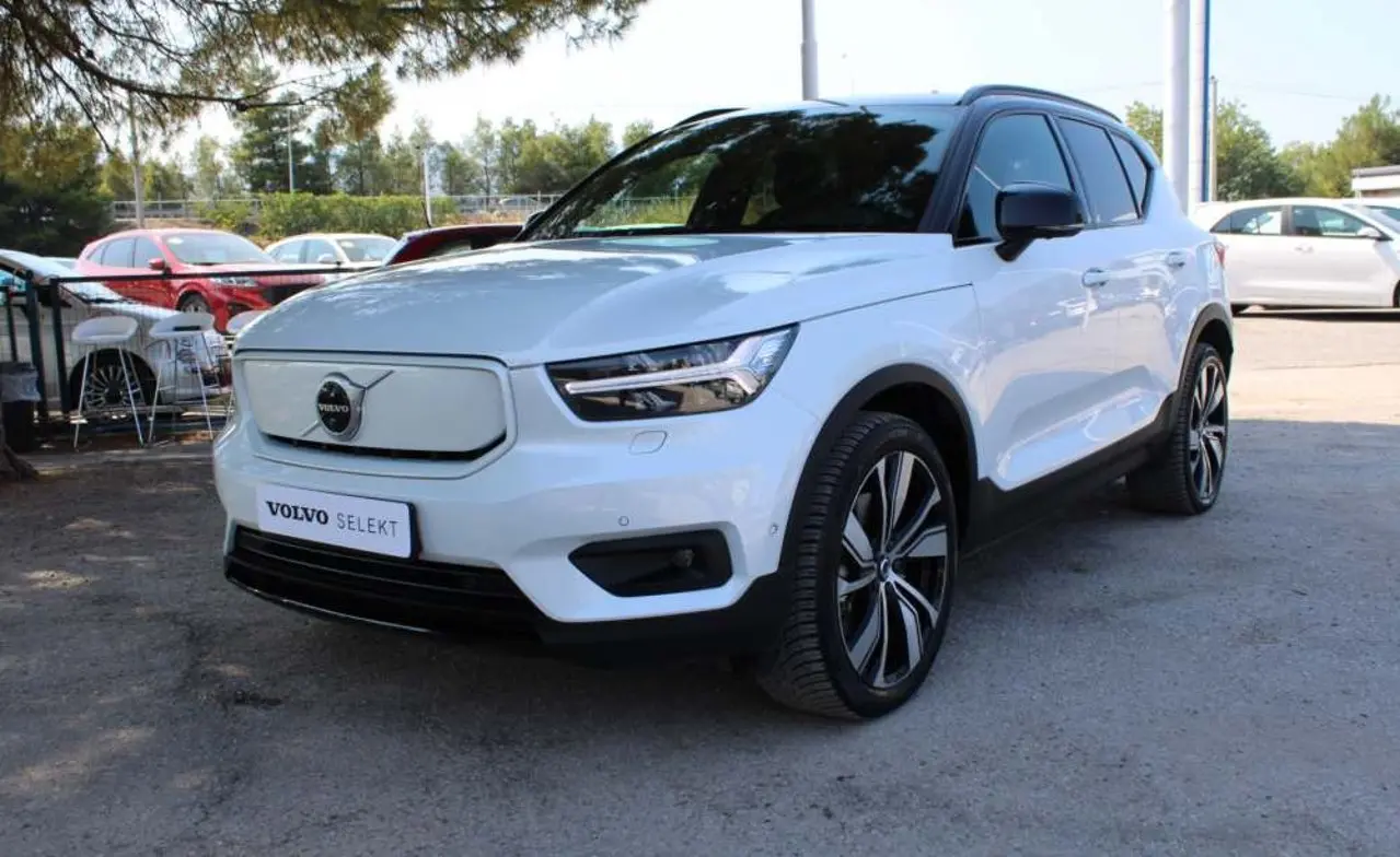 Volvo XC40 - View 2
